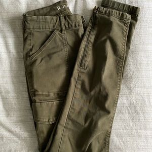 Reitmans Cargo Jeans in Olive